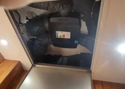 VMC autoréglable Atlantic installée dans un faux plafond avec sonde de boost