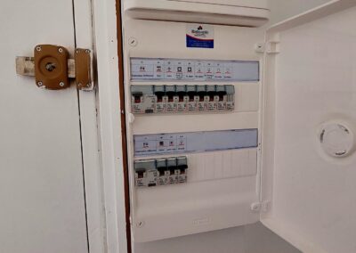 Mise en sécurité d’un tableau électrique Legrand dans un appartement F2 à Montgeron