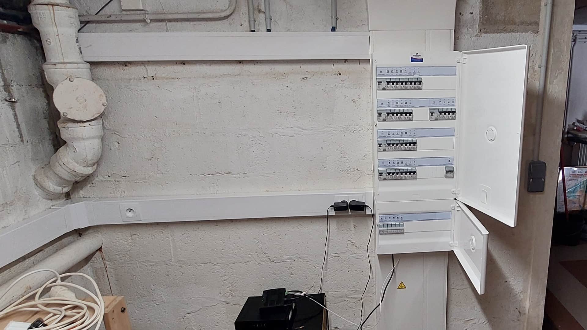 Tableau électrique mis en conformité dans une maison à Brunoy Tableau électrique neuf mis en conformité NF C 15-100 dans une maison à Brunoy