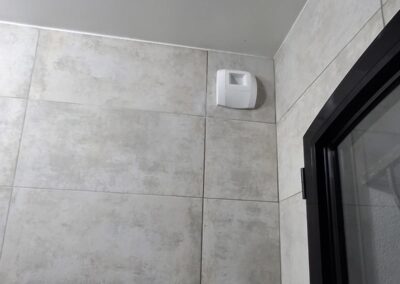 Bouche VMC installée dans coffrage en plaque de plâtre salle d’eau rez-de-chaussée