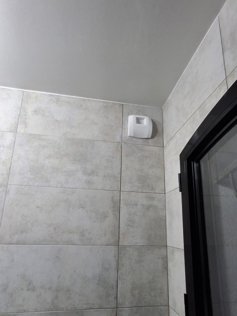 Bouche VMC installée dans coffrage en plaque de plâtre salle d’eau rez-de-chaussée