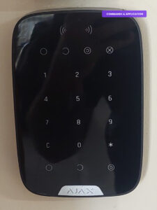 Clavier Ajax Keypad Plus noir sans fil avec lecteur RFID et clavier tactile rétroéclairé