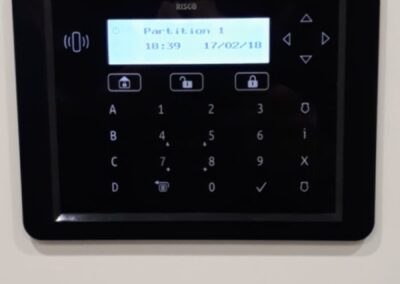 Clavier d’alarme Risco noir avec écran LCD rétroéclairé et lecteur RFID mural