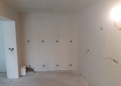 Rénovation électrique complète avec passage des circuits en contre-cloisons BA13 et prises électriques Schneider Electric