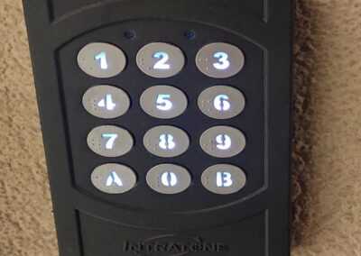 Clavier à code connecté Intratone mini avec touches rétroéclairées, gestion cloud sans abonnement