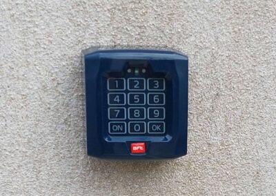 Clavier à code sans fil BFT Q.BO Touch pour automatisme de portail