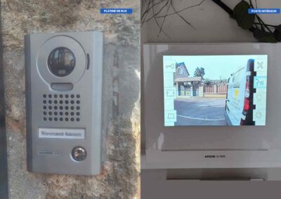 Installation visiophone Aiphone avec platine de rue en saillie sur pilier en pierre et écran 7 pouces